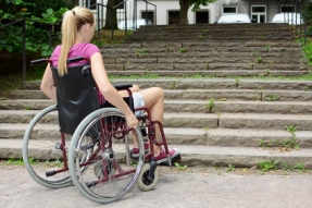 L'accessibilité des bâtiments à l'usage du public.