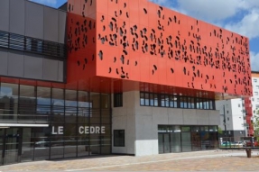 Le Cèdre : Lever de rideau
