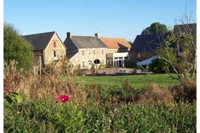 L'évolution d'un ancien bâtiment agricole à l'extérieur de la partie urbanisée.
