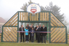 GEMEAUX INAUGURE SON TERRAIN MULTISPORTS.