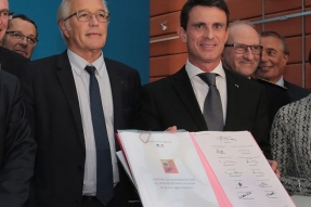 François Rebsamen salue l'Etat qui s'engage pour la revitalisation de la base aérienne 102