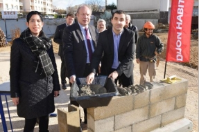 Hamid El Hassouni Président de Dijon Habitat pose la première pierre de l'Oriale