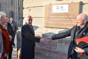 Dijon a inauguré la plaque commémorant l'inscription au Patrimoine mondial des Climats du vignoble de Bourgogne
