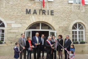 Fontaine-Française inaugure la mairie et le bâtiment pour les activités périscolaires.