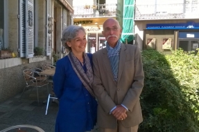 Diplomates à Islamabad, restaurateurs a Arnay-le-Duc.