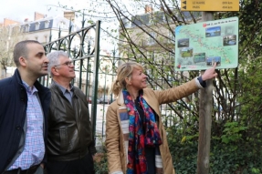Départ du sentier de grande randonnée GR2 reliant Dijon au Havre