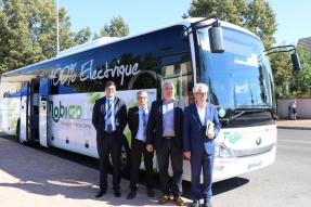 La Région Bourgogne-Franche-Comté et Transdev Pays d'Or, expérimentent un autocar 100% électrique
