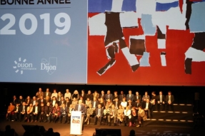 Un maire, une équipe, des engagements forts pour souhaiter... Bonne année Dijon !