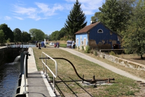 Du jaune au bleu, avec VNF, Juliette Miséréré ressuscite les maisons éclusières du canal de Bourgogne