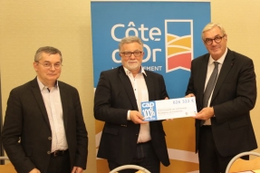 François Sauvadet signe le 28ème contrat Cap 100%  Côte-d'Or pour quatre projets structurants dans le Mirebellois et Fontenois 