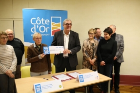 Signature du 30ème contrat « Cap 100% Cote-d'Or » à Précy-sous-Thil 