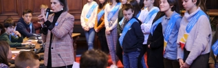 Emmanuel Macron félicite les jeunes élus de Côte-d'Or de leur initiative européenne.