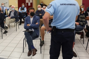Des négociateurs de la gendarmerie sensibilisent les élus locaux à la gestion des incivilités à Saint-Jean-de-Losne