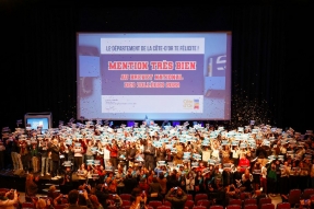 Soirée des mentions Très Bien au brevet de Côte-d'Or : 1 000 personnes réunies au Palais des Congrès à Dijon