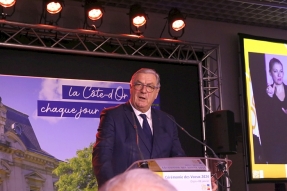 François Sauvadet présente des vœux 2024 engagés et solidaires aux côtés de tous !