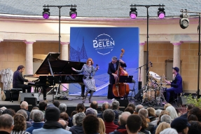 Elodie Frégé, marraine de la deuxième édition du festival Belen à Beaune