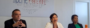 La rectrice sonne l'heure de la rentrée.