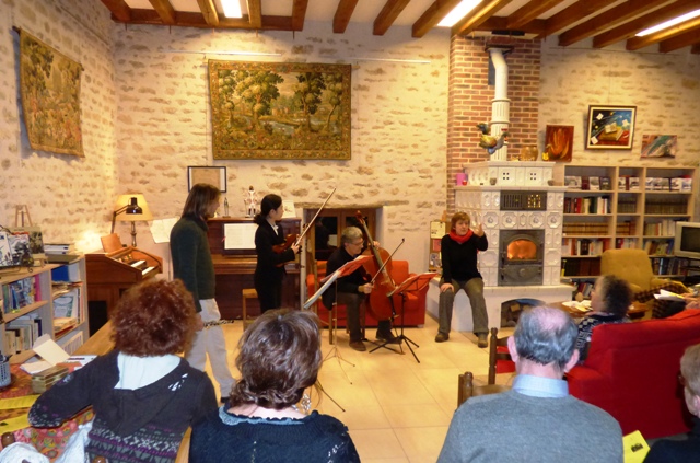 AU COIN DU FEU MARIE QUIQUEMELLE ECHO DES COMMUNES 2016