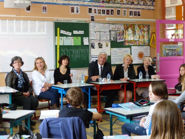 FRANCOIS SAUVADET UN DEPUTE A L'ECOLE MARIE QUIQUEMELLE 2016 ECHO DES COMMUNES