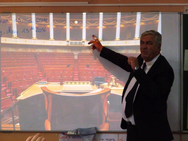 FRANCOIS SAUVADET UN DEPUTE A L'ECOLE MARIE QUIQUEMELLE 2016 ECHO DES COMMUNES
