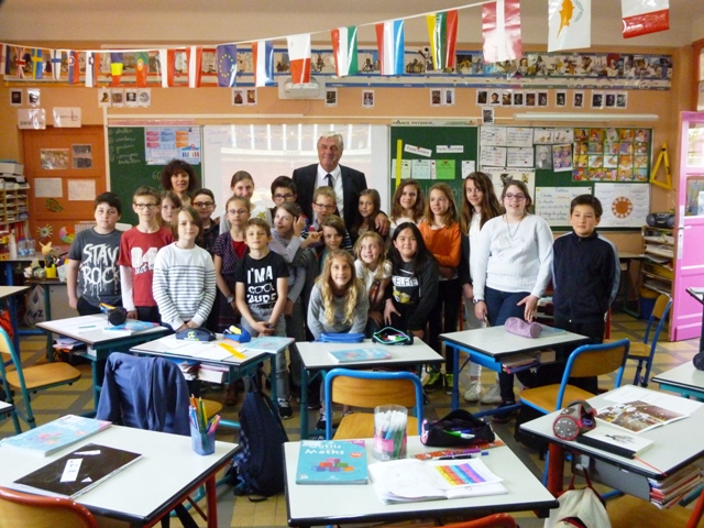 FRANCOIS SAUVADET UN DEPUTE A L'ECOLE MARIE QUIQUEMELLE 2016 ECHO DES COMMUNES