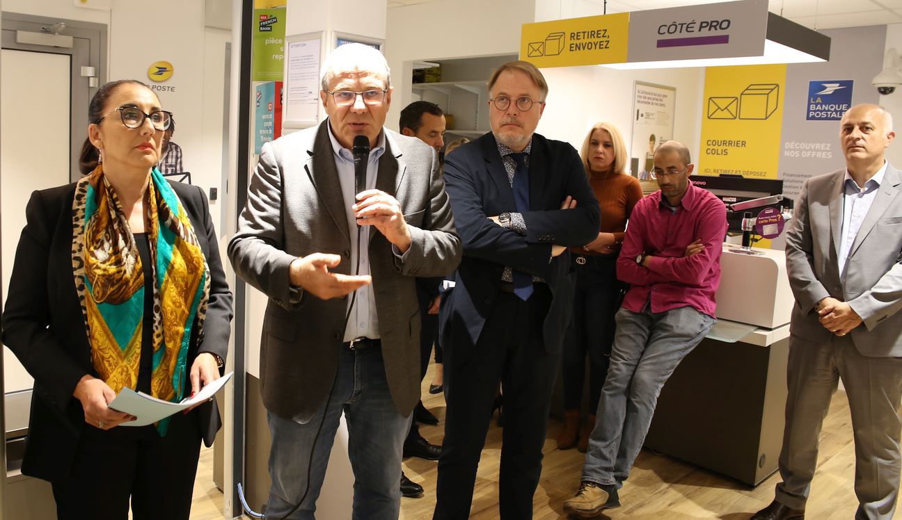 La ville de Chen&ocirc;ve et La Poste main dans la main pour un service de qualit&eacute; aux habitants.