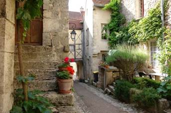 Flavigny-sur-Ozerain, le Village pr&eacute;f&eacute;r&eacute; des Fran&ccedil;ais 2013?