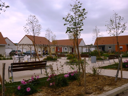 VILL AGE BLEU VENAREY MARIE QUIQUEMELLE ECHO DES COMMUNES