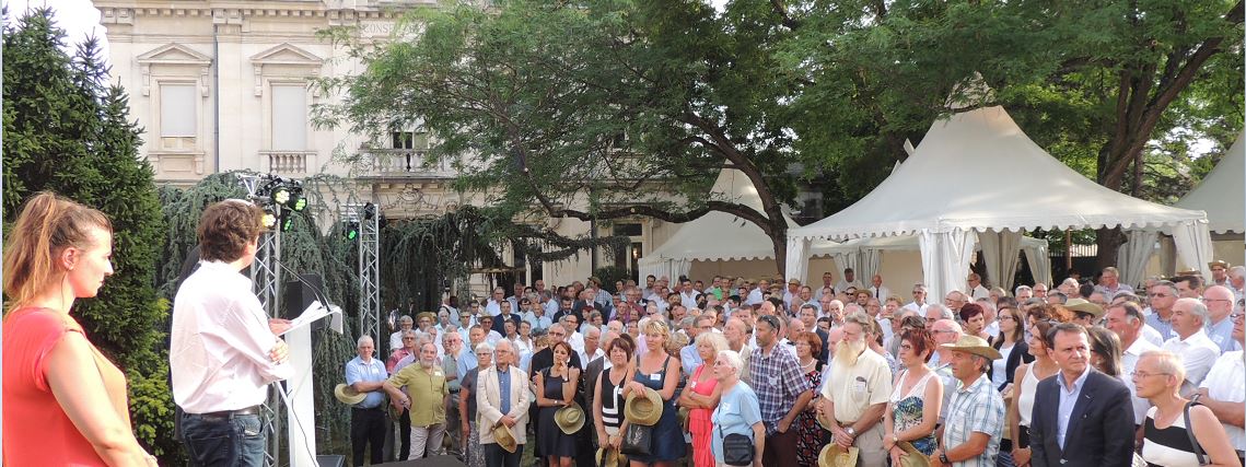 R&eacute;ception des Maires dans les jardins du Conseil D&eacute;partemental. Echo des communes