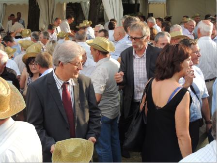 R&eacute;ception des Maires dans les jardins du Conseil D&eacute;partemental. Echo des communes