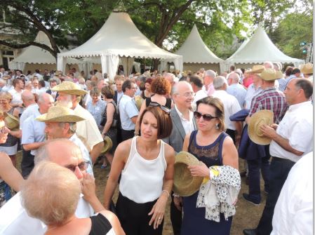 R&eacute;ception des Maires dans les jardins du Conseil D&eacute;partemental. Echo des communes