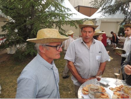 R&eacute;ception des Maires dans les jardins du Conseil D&eacute;partemental. Echo des communes