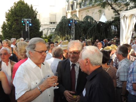 R&eacute;ception des Maires dans les jardins du Conseil D&eacute;partemental. Echo des communes