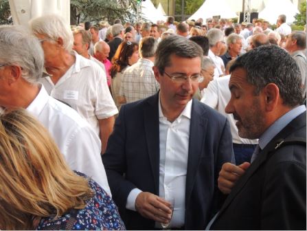 R&eacute;ception des Maires dans les jardins du Conseil D&eacute;partemental. Echo des communes