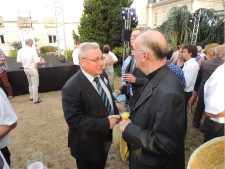 R&eacute;ception des Maires dans les jardins du Conseil D&eacute;partemental. Echo des communes
