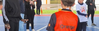 Des jeunes, une star, du foot, du numérique