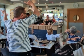 France Alzheimer Doubs - Le choraoké vagabond, une parenthèse joyeuse et inclusive