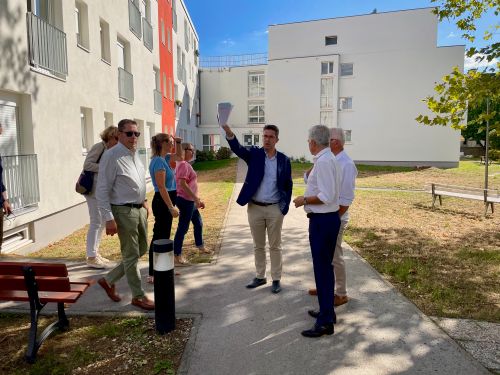 Les &eacute;quipes Orvitis et Pierre Bolze, le maire de Beaune, visitent les chantiers et travaux du bailleur dans la commune &copy;Echo des communes